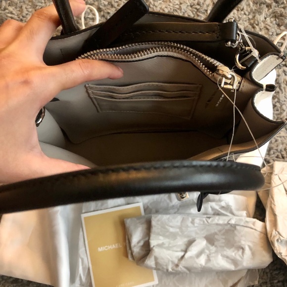 michael kors bag - Picture 3 of 8